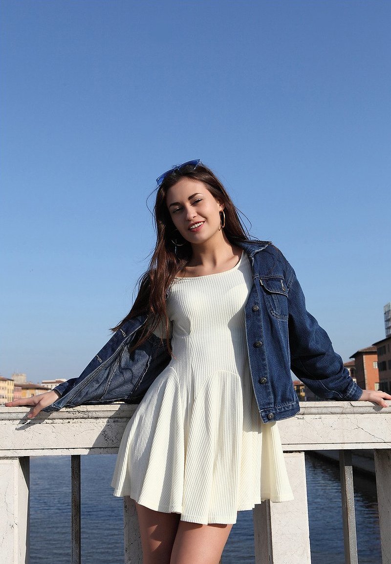 Алиса, 24